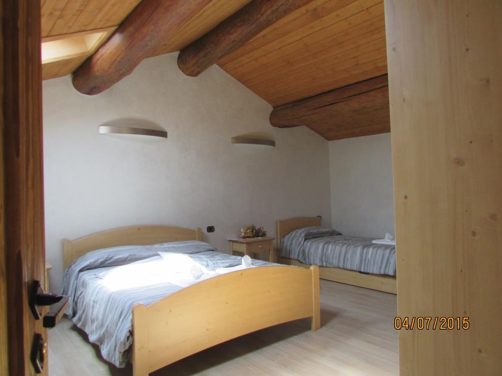 Locanda Il Campo Della Quercia San Damiano Macra Ruang foto